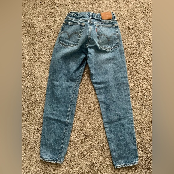 Levi Wedgie distressed Jeans - Picture 2 of 5